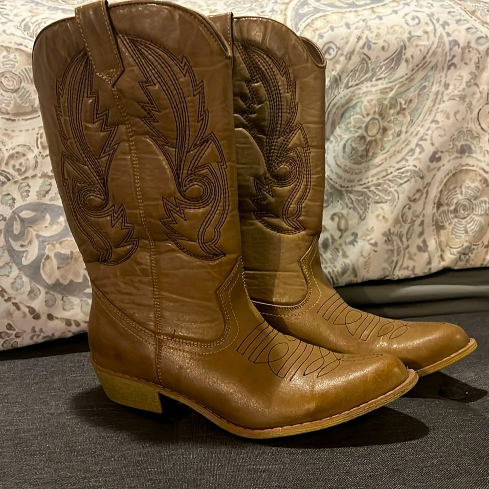 Cowboy boots women’s 8.5.  Worn once